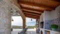 Kreta, Loutra: Steinvilla mit wunderschönem Meerblick zu verkaufen
