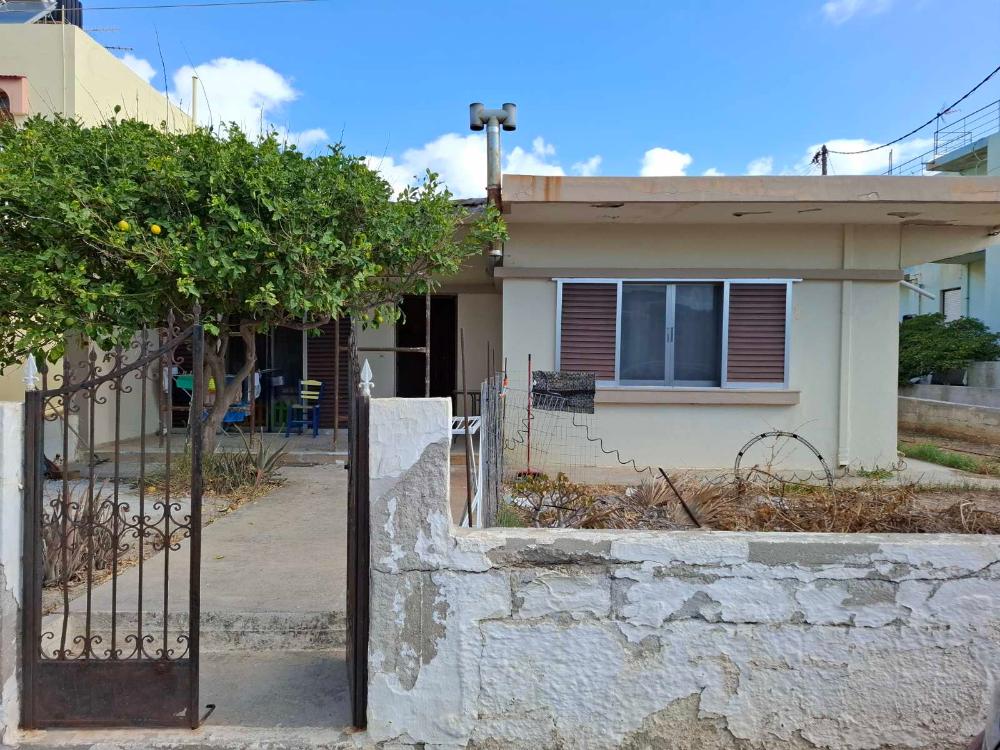 Kreta, Kolymvari: Einfamilienhaus in Strandnähe zu verkaufen