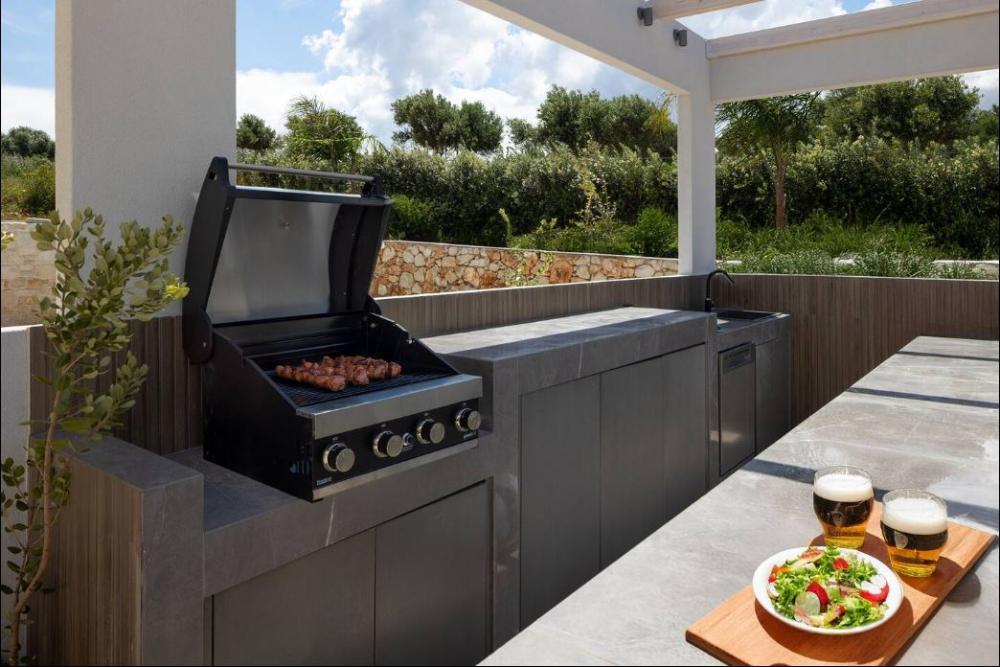 Kreta, Agios Onoufrios: Elegante Villa aus weißem Stein mit Meerblick zu verkaufen