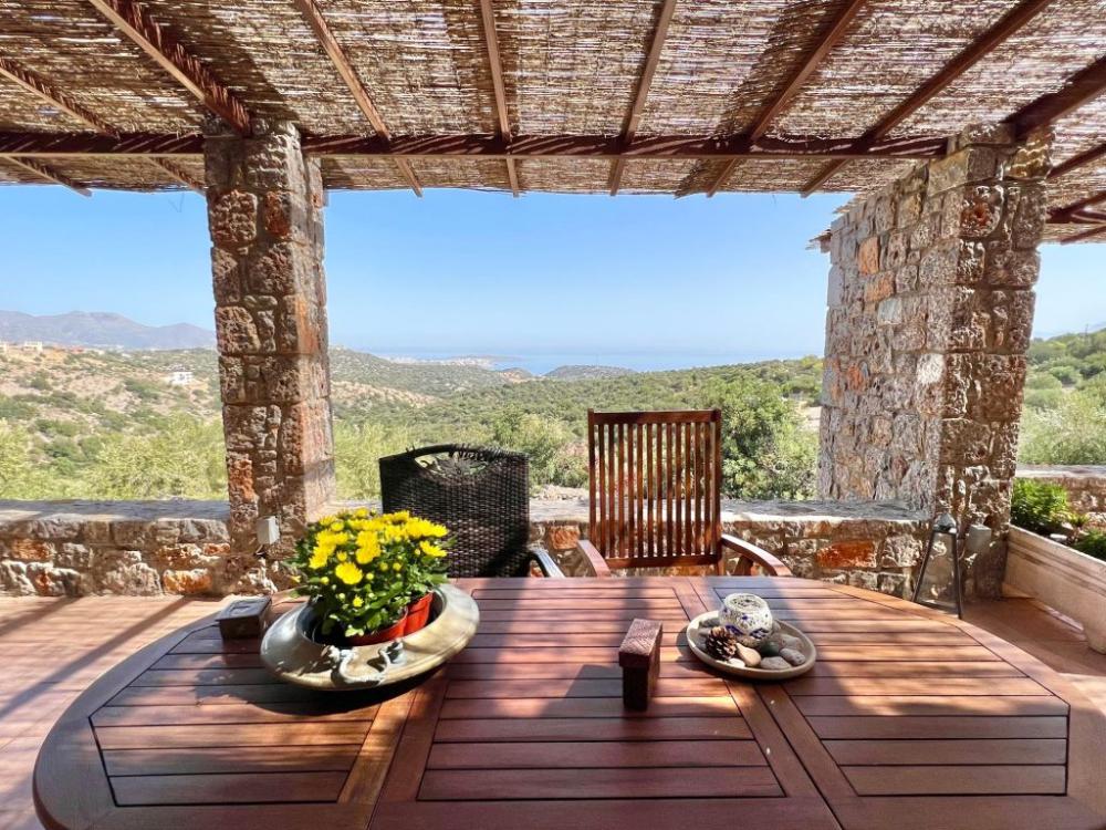 Große Villa mit vier Schlafzimmern und atemberaubender Aussicht, in der Nähe von Agios Nikolaos