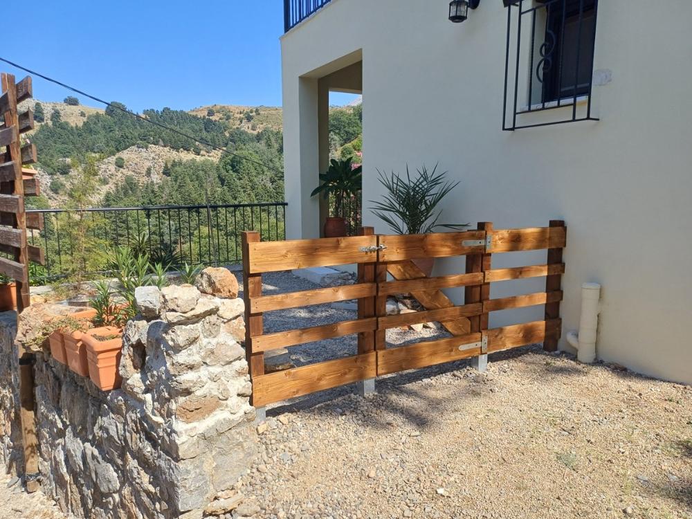 Kreta, Theriso: Atemberaubendes, voll möbliertes zweistöckiges Haus zu verkaufen