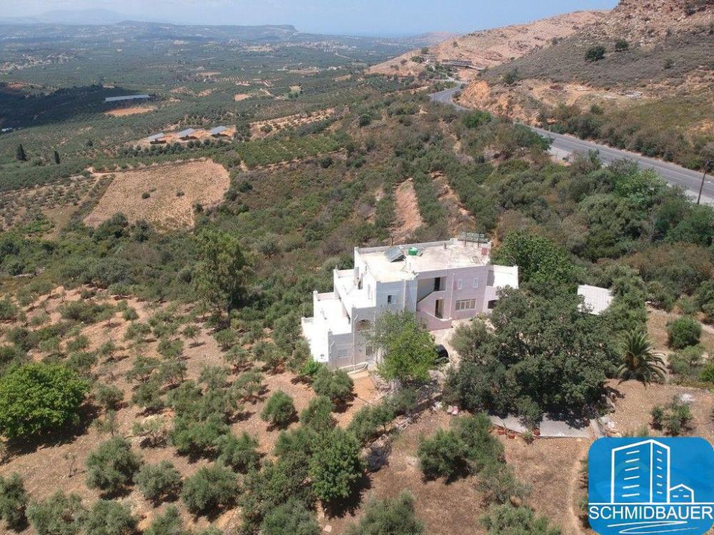 Großes Haus geeignet für ein kleines Hotel, ein Geschäft, ein Restaurant usw. oder für eine Privatunterkunft auf Kreta