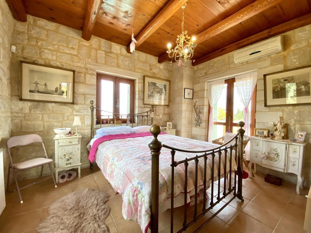 Schönes Steinhaus mit atemberaubendem Meerblick zum Verkauf in Vamos
