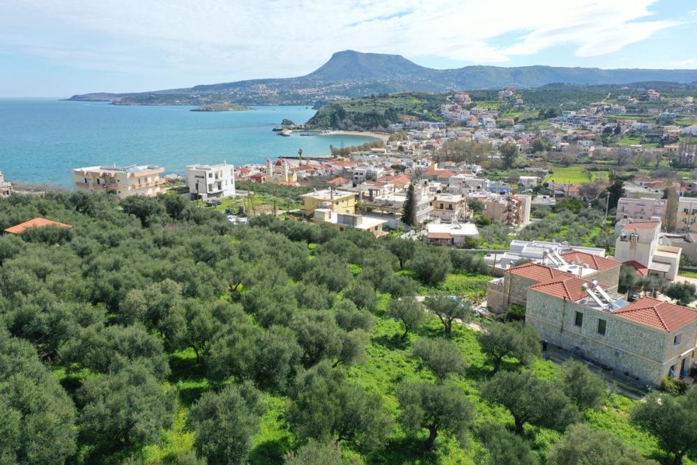 Kréta, Kalyves: Tágas telek tengerre néző kilátással eladó