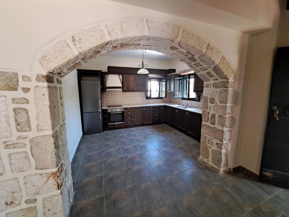 Kréta, Douliana: Felújított kőház medencével és kerttel eladó