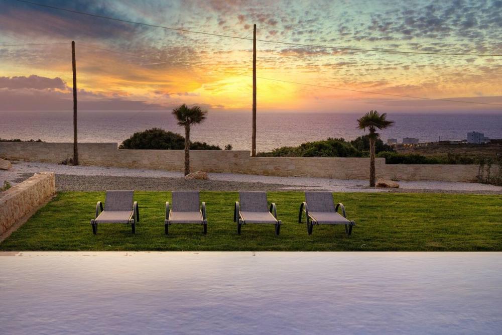 Kreta, Agios Onoufrios: Elegante Villa aus weißem Stein mit Meerblick zu verkaufen