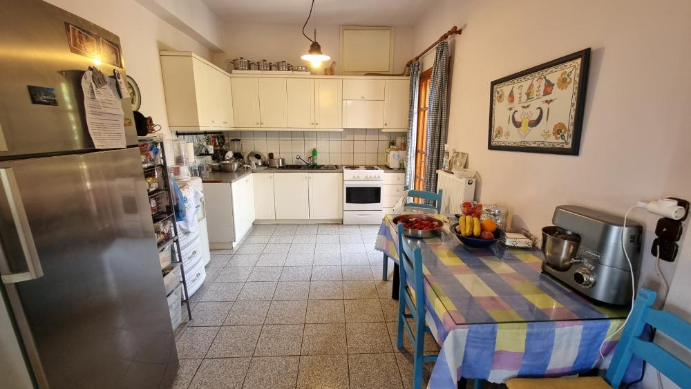Kreta, Ammoudara bei Heraklion: Gebäude mit 3 Wohnungen zu verkaufen