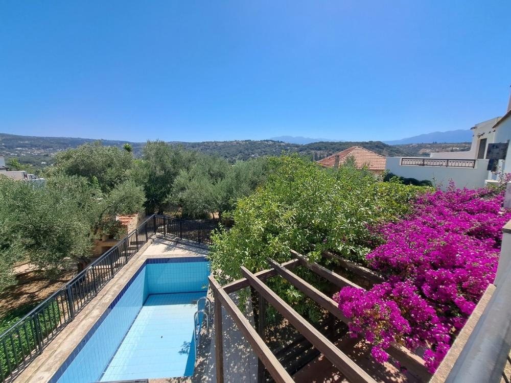 Kréta, Douliana: Felújított kőház medencével és kerttel eladó