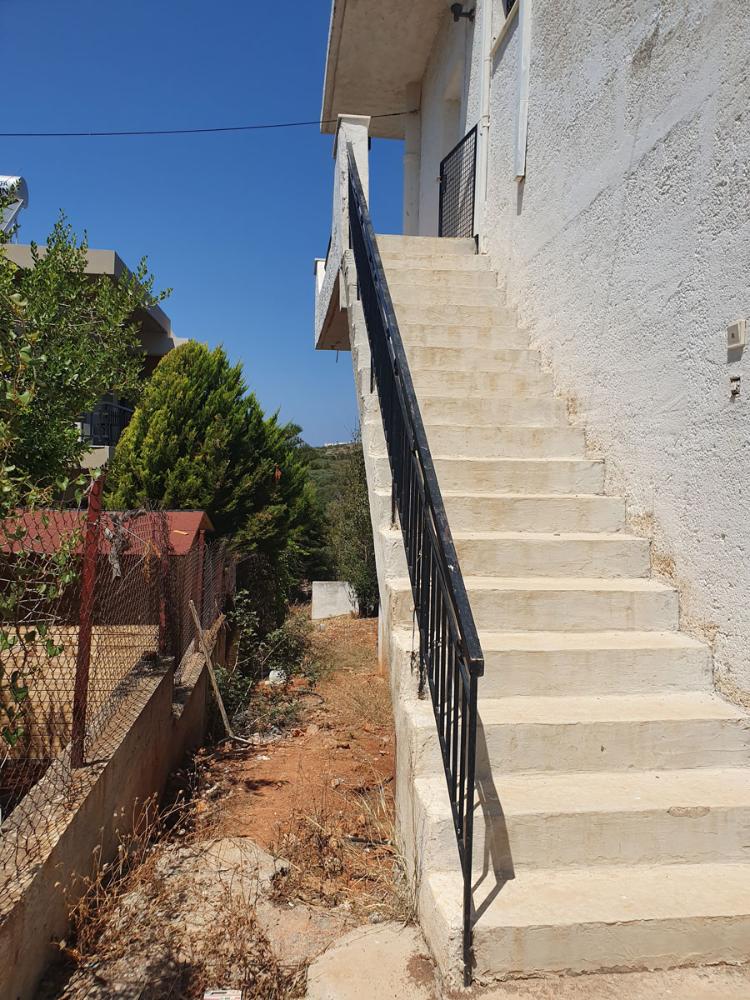 Kreta, Sisi: Gebäude mit 2 unabhängigen Wohnungen am Stadtrand zu verkaufen