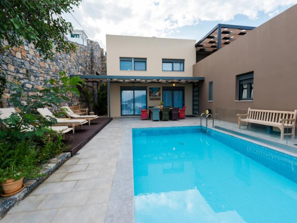Kreta, Mavrikiano: Moderne Villa mit Pool und spektakulärer Aussicht auf die Bucht von Elounda zu verkaufen