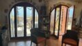 East Crete, Pappagiannades: บ้านหินแบบดั้งเดิมพร้อมสวนขนาดใหญ่เต็มไปด้วยต้นมะกอกสำหรับขาย