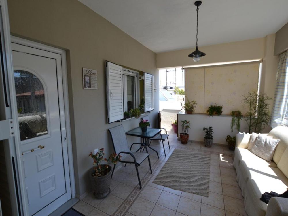 Kreta, Elounda: Geräumige 4-Zimmer-Wohnung im Zentrum zu verkaufen