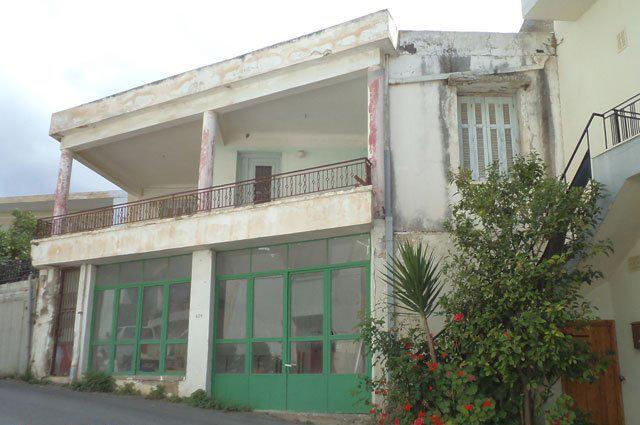 Zum Verkauf auf Kreta, Milatos: Sehr schönes Anwesen mit Garten und Dachterrasse zur Renovierung / Modernisierung