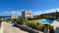 Moderne Villa mit vier Schlafzimmern, Meerblick, wunderschönem Garten und Pool auf Kreta